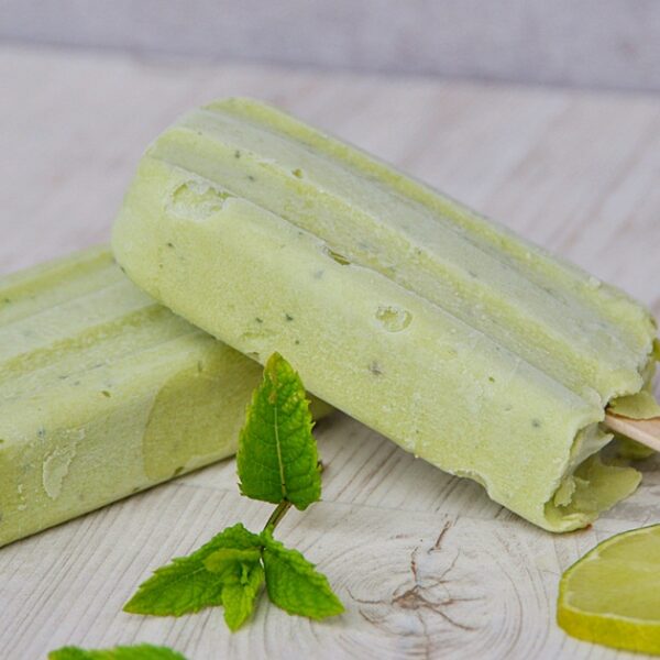 Avocado-Limetten-Popsicles mit Minze (vegan)